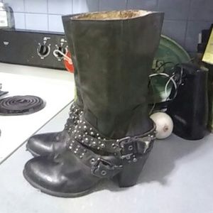 Nicole Hideout Black Studded Leather sz 10